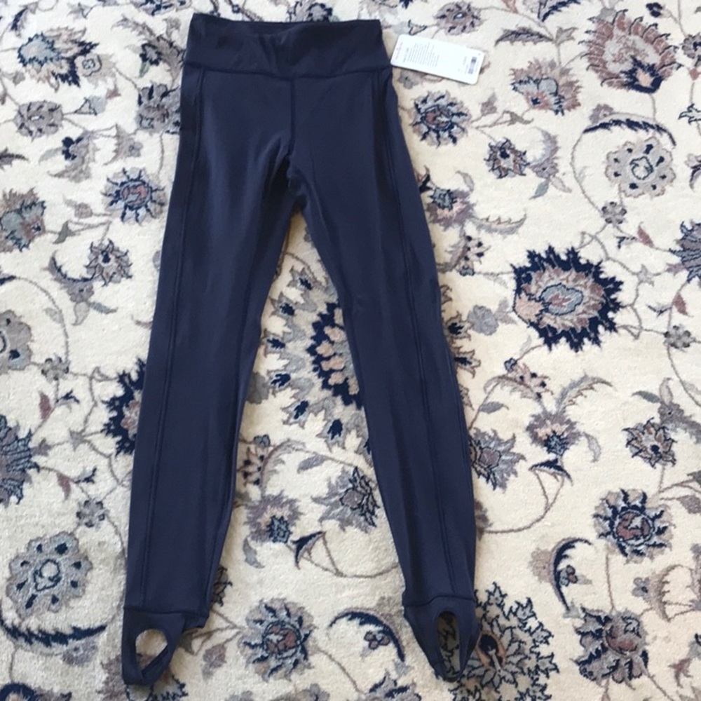 Lululemon New with Tag - Hold On Tight Navy size 6